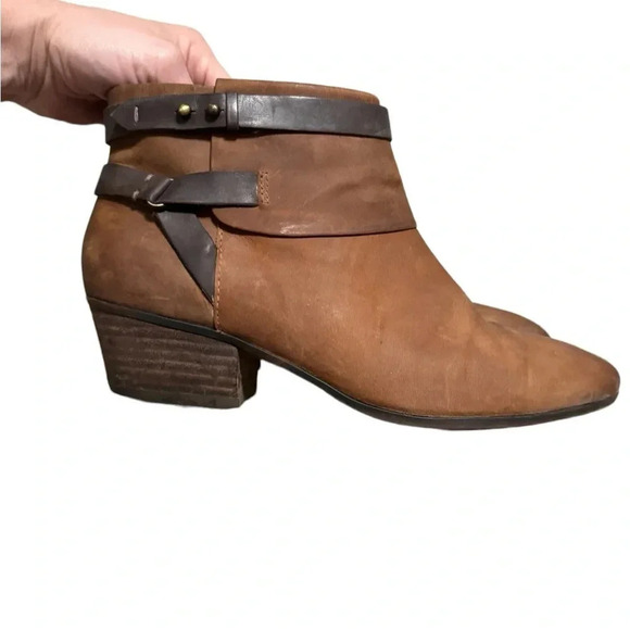 🤎 CLARKS “Spye Comet” Leather Ankle Booties Sz 9.5 🤎 - Picture 1 of 5